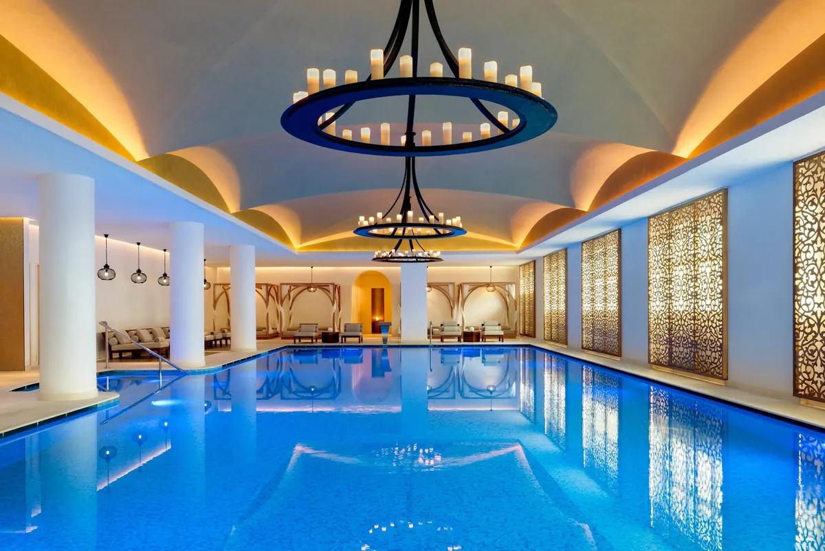 Raffles The Palm — hotel setting and amenities: indoor pool
